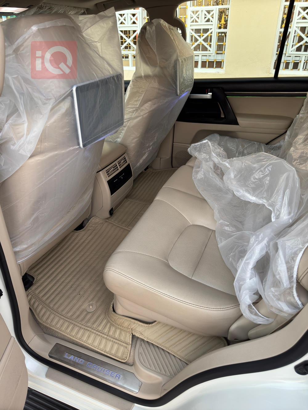 تۆیۆتا لاند کروزەر